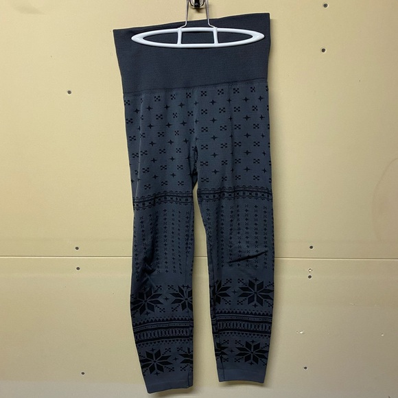 2/$20❤️- LEGGINGS | Women’s Connection 18 leggings size L/XL - Picture 2 of 3